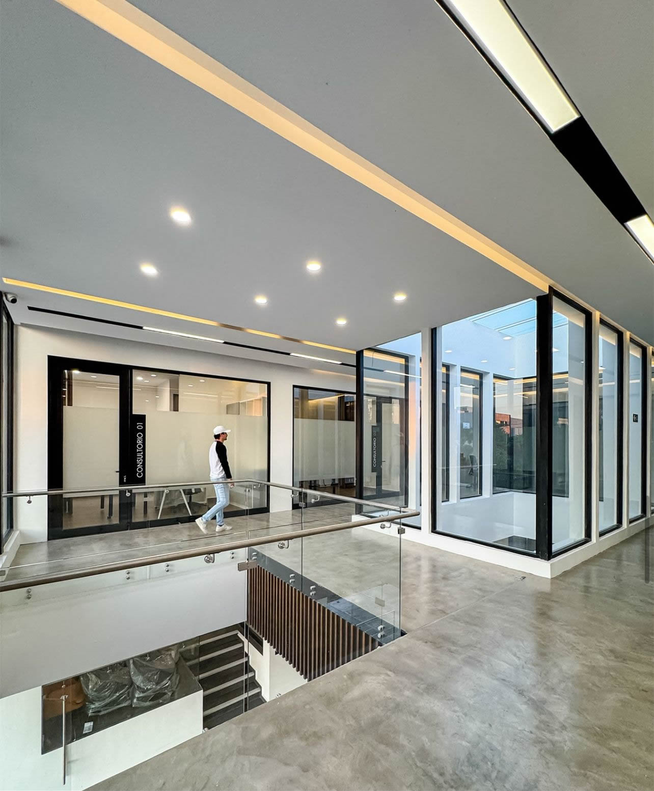 Interior del segundo piso de las oficinas de ABKA Unidad de servicios médicos en Villahermosa, Tabasco